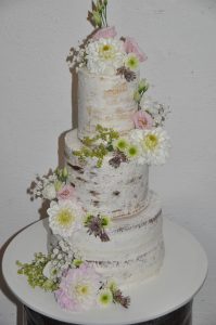 "Naked-Cake" Hochzeitstorte mit echten Blumen