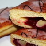 Cherry Mania Krapfen mit Kirsch-Marzipan-Füllung