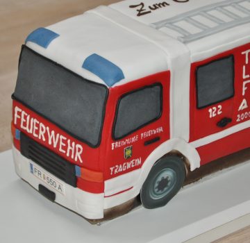 Feuerwehrauto als Geburtstagstorte